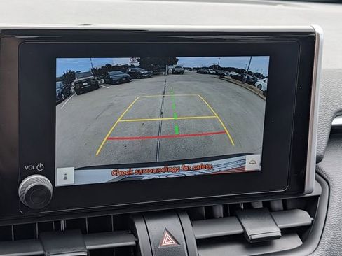 Used 2025 Toyota RAV4 XLE AWD/4WD image 18
