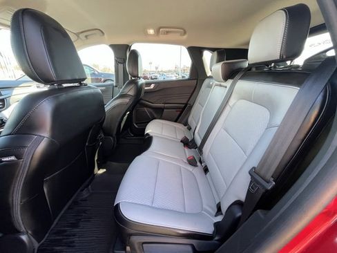Used 2024 Ford Escape SE image 9