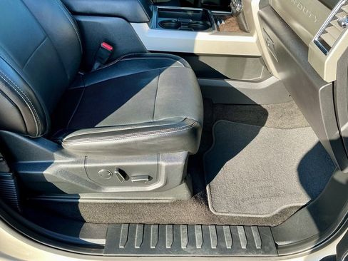 Used 2017 Ford F250 Lariat w/ Lariat Value Package image 24