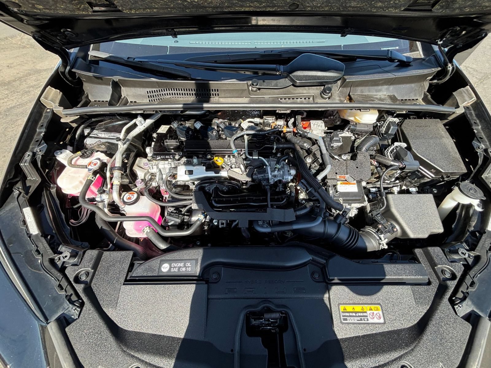Used 2025 Toyota Prius LE FWD image 30