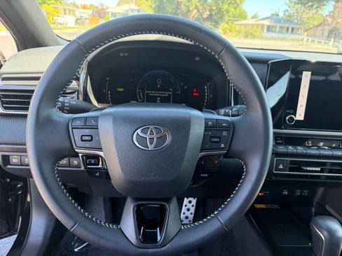Used 2026 Toyota Camry SE FWD image 12
