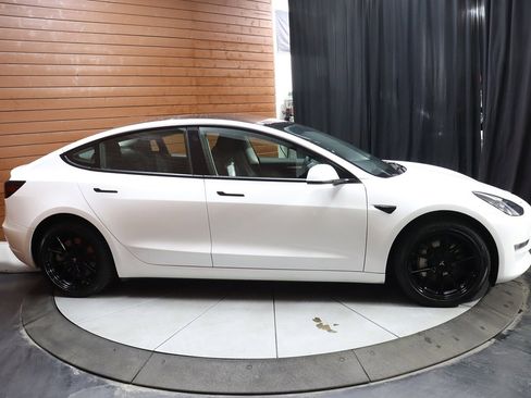 Used 2023 Tesla Model 3 Standard Range image 18