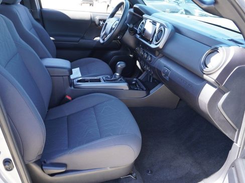 Used 2019 Toyota Tacoma TRD Sport w/ Technology Package image 15