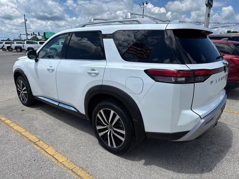 Used 2025 Nissan Pathfinder Platinum AWD/4WD image 11