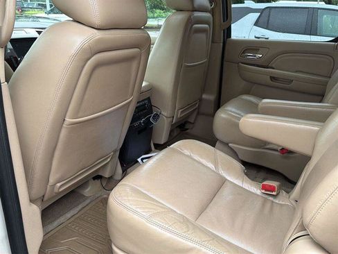 Used 2010 Cadillac Escalade ESV Premium RWD image 46