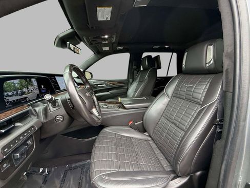 Used 2022 Cadillac Escalade Sport Platinum w/ LPO, ONYX Package AWD/4WD image 2