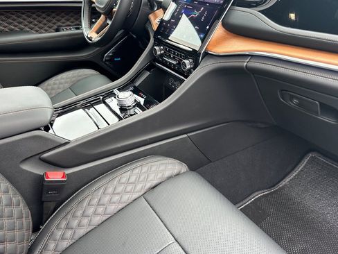 New 2025 Jeep Grand Cherokee Summit image 19