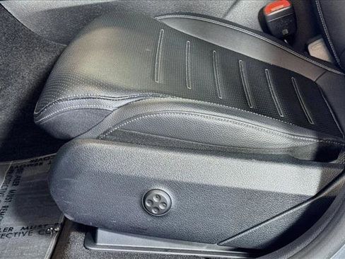 Used 2025 Mercedes-Benz GLC 350e 4MATIC image 18