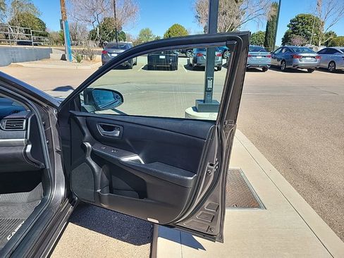 Used 2017 Toyota Camry SE image 17