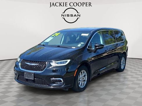 Used 2024 Chrysler Pacifica Touring-L FWD image 1