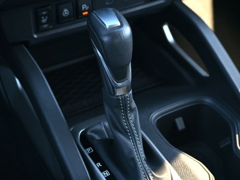 Used 2024 Nissan Frontier SL w/ Technology Package image 27