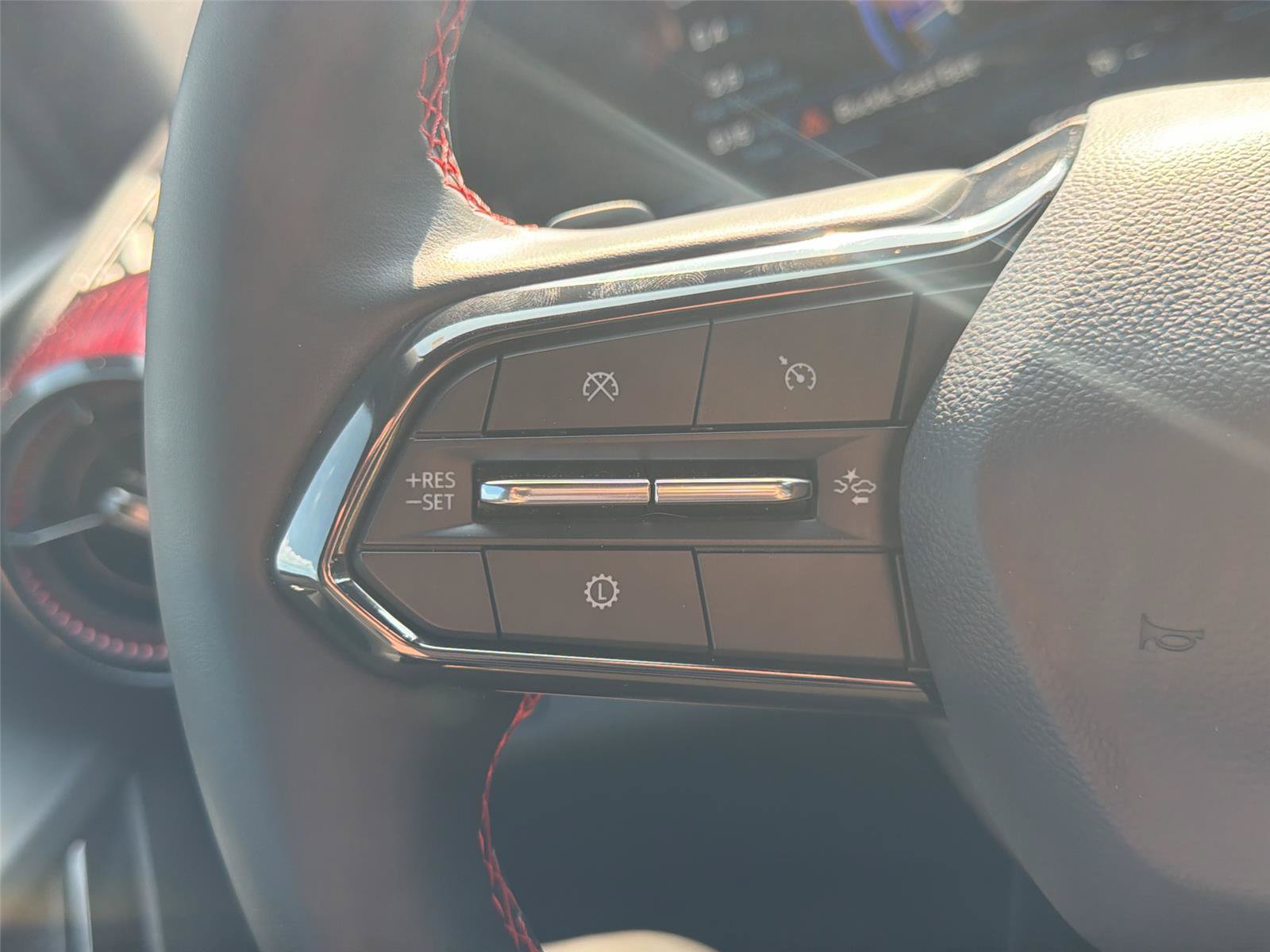 Used 2025 Chevrolet Equinox RS FWD image 12