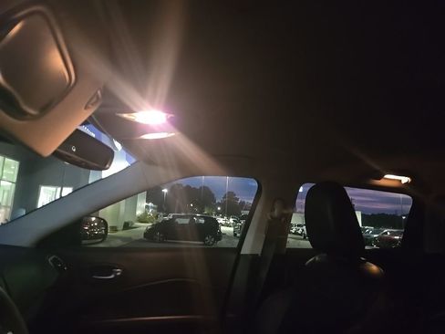 Used 2021 Jeep Compass Trailhawk image 6