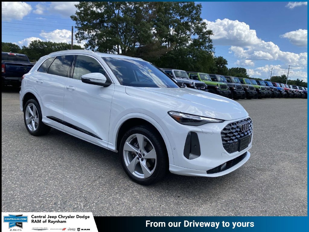 Used 2025 Audi Q5 Premium Plus AWD/4WD image 1