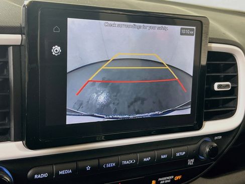 Used 2023 Hyundai Venue Limited FWD image 13