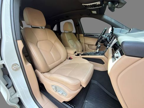 Certified 2021 Porsche Macan AWD/4WD image 11