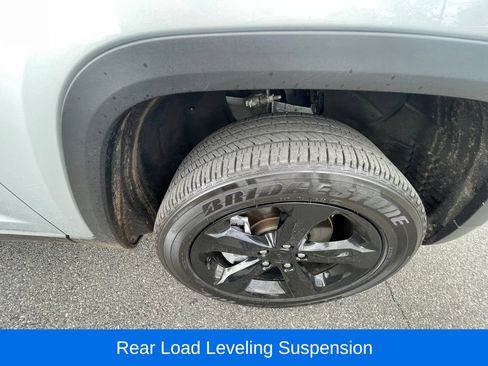 Used 2025 Jeep Grand Cherokee L Laredo AWD/4WD image 14