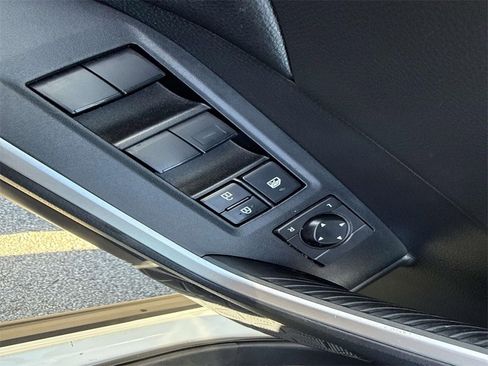 Used 2019 Toyota RAV4 LE image 11