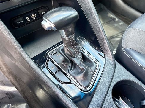 Used 2019 Kia Niro EX FWD image 16