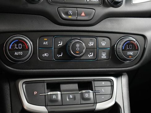 Used 2023 GMC Terrain SLT w/ Infotainment Package II AWD/4WD image 19