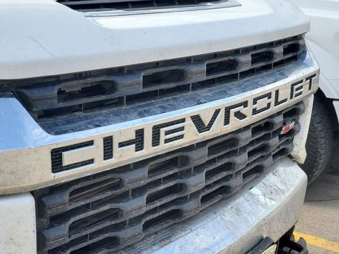 Used 2021 Chevrolet Silverado 2500 LT w/ Z71 Off-Road Package AWD/4WD image 2