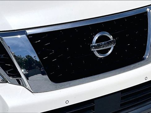 Used 2019 Nissan Armada Platinum w/ Captain's Chairs Package image 29