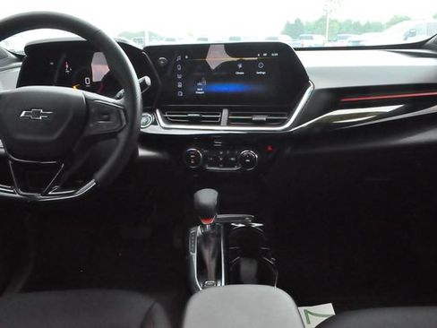 Used 2025 Chevrolet Trax RS w/ Driver Confidence Package FWD image 16