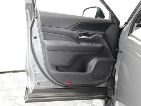 Used 2025 Toyota Grand Highlander AWD Hybrid image 17