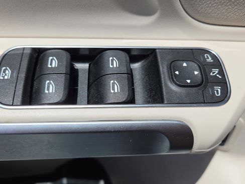 Used 2022 Mercedes-Benz GLB 250 image 34