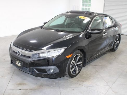 Used 2016 Honda Civic Touring image 4