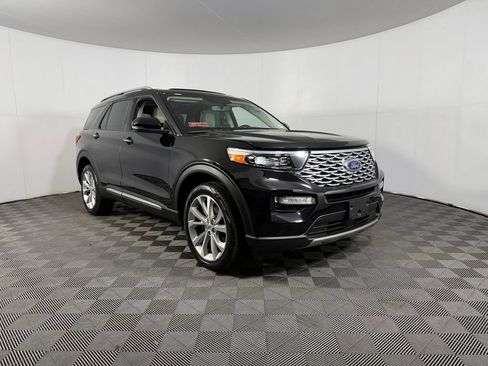 Used 2023 Ford Explorer Platinum w/ Technology Package AWD/4WD image 3