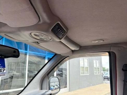 Used 2002 GMC Savana 1500 w/ SLE Marketing Option Pkg 3 RWD image 17