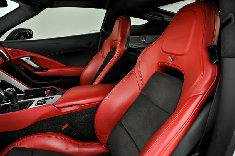 Used 2016 Chevrolet Corvette Z06 w/ 3LZ Preferred Equipment Group RWD image 22
