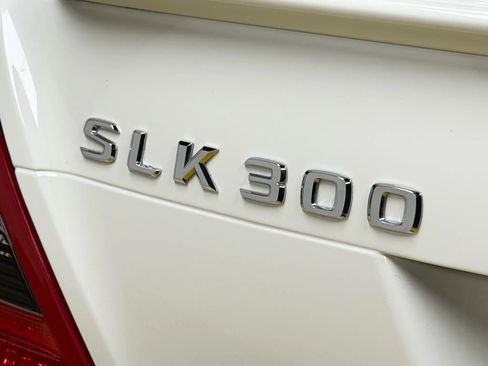 Used 2011 Mercedes-Benz SLK 300 image 11