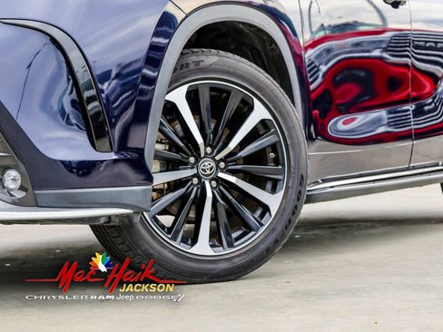 Used 2022 Toyota Highlander XSE image 2