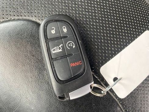 Used 2019 Jeep Cherokee Limited image 22