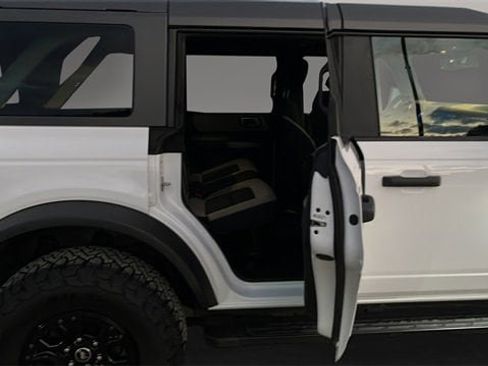 Used 2022 Ford Bronco Wildtrak image 46