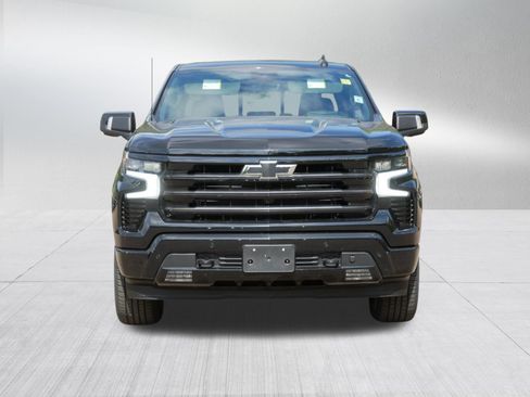 Used 2024 Chevrolet Silverado 1500 High Country w/ Midnight Edition AWD/4WD image 2