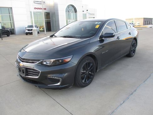 Used 2016 Chevrolet Malibu LT image 2