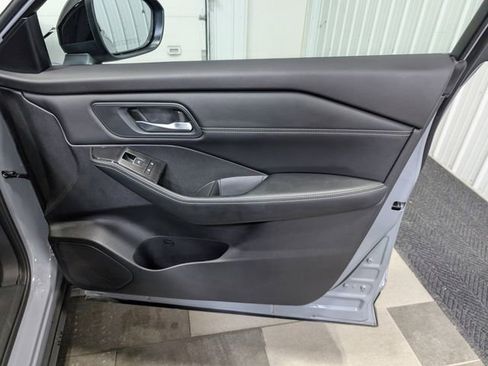 Used 2025 Nissan Rogue SL w/ Tech Package image 27