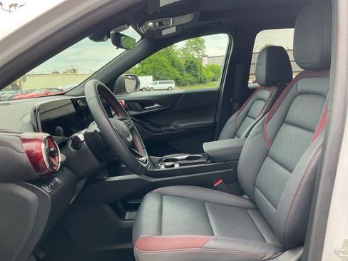 Used 2025 Chevrolet Equinox RS w/ Safety and Technology Package AWD/4WD image 2
