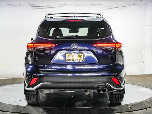 Used 2023 Toyota Highlander XSE FWD image 5