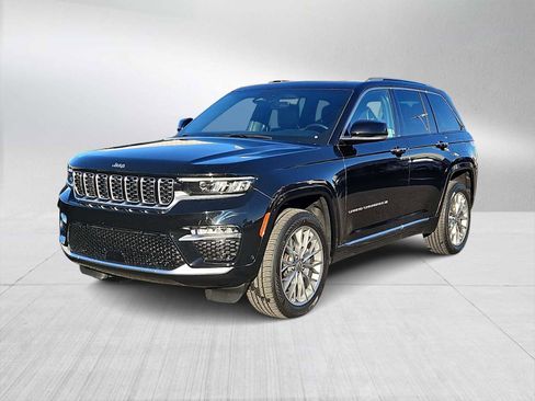 Used 2022 Jeep Grand Cherokee Summit w/ Luxury Tech Group V image 4
