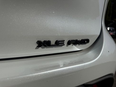 Used 2022 Toyota Highlander XLE image 15