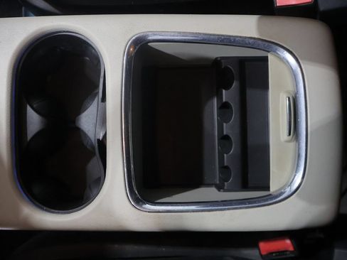 Used 2016 Dodge Grand Caravan SXT FWD image 29