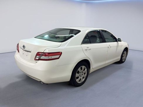 Used 2011 Toyota Camry LE image 7