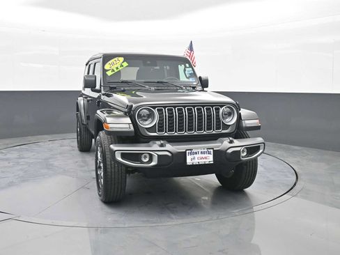 Used 2025 Jeep Wrangler Unlimited Sahara AWD/4WD image 2