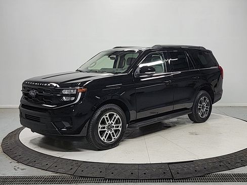 Used 2025 Ford Expedition Active RWD image 3
