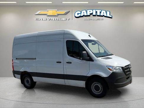 Used 2025 Mercedes-Benz Sprinter 2500 image 9