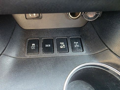Used 2014 Toyota Highlander XLE AWD/4WD image 16
